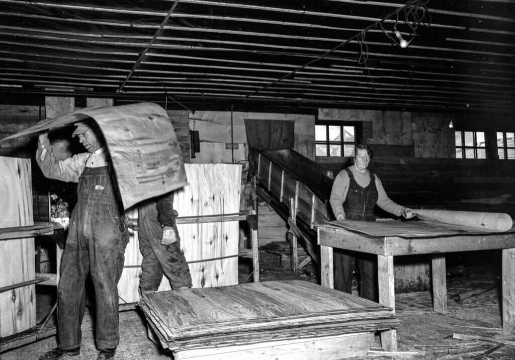 Northern Plywood workers in the 1940’s, Photo file name: PAA PA1003.4

Provincial Archives of Alberta, PA1003.4

